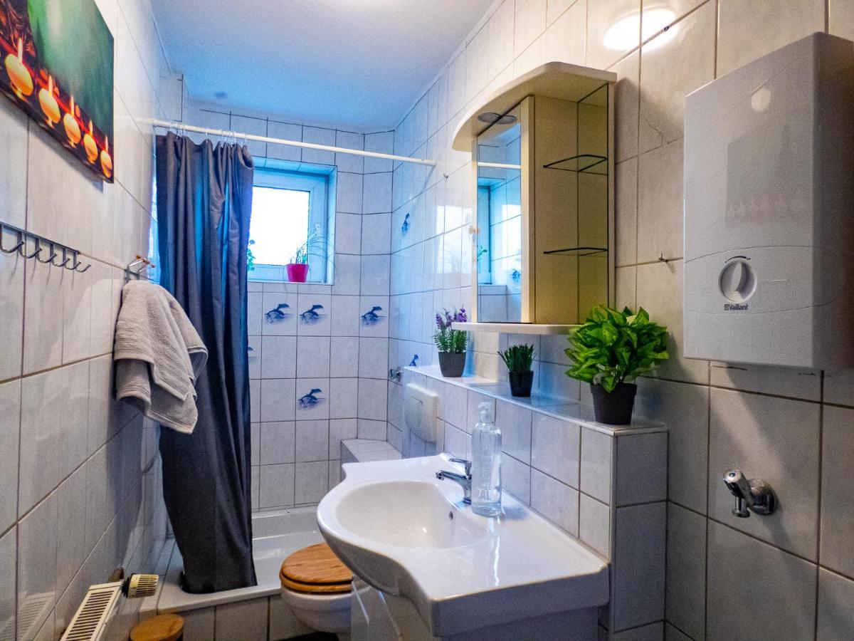 #121 Grosse, Gemuetliche Wohnung In Remscheid-City Exterior photo